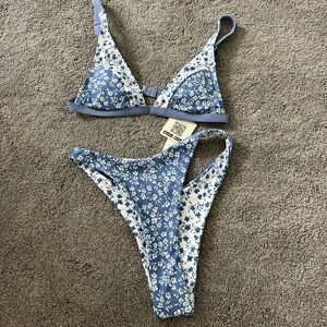 Zaful Women’s ditsy blue floral print. SIZE SMALL, NEW W TAGS. Cheeky bottoms